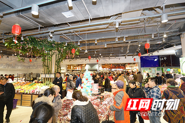 步步高廣場(chǎng)株洲店打造8萬平方米的一站式家庭時(shí)尚生活方式中心。.jpg
