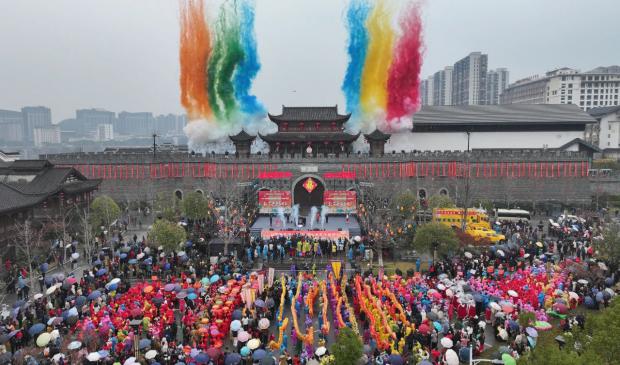 張家界元宵燈會(huì)盛大開(kāi)幕！
